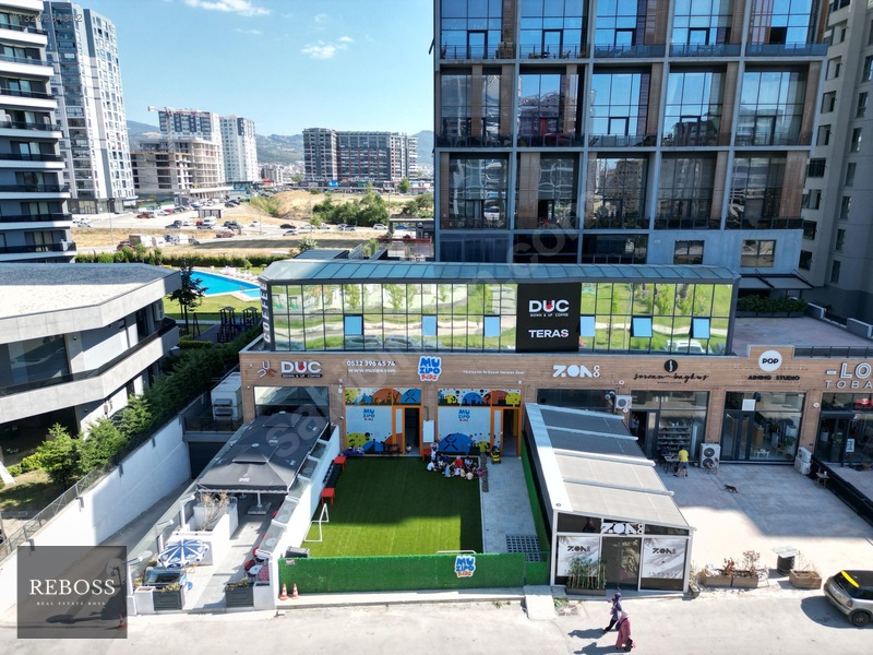 Reboss'tan 23 Nisan'da 360 M² Caddeye Cephe Satılık Dükkan 046-r — fotoğraf 3