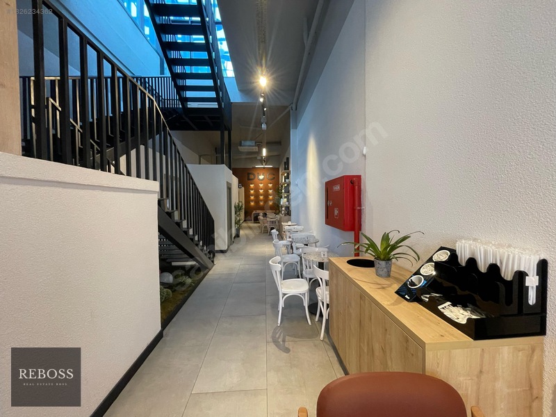 Reboss'tan 23 Nisan'da 360 M² Caddeye Cephe Satılık Dükkan 046-r — fotoğraf 18
