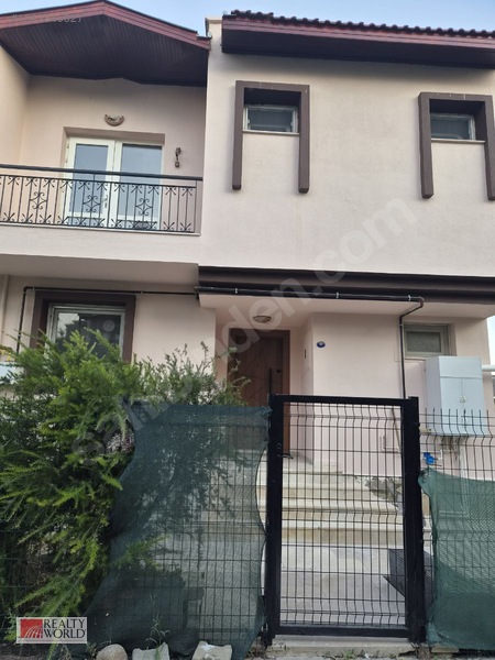 Seyrek Villakentte Kiralık Ful Tadilat Gören Bahçeli İkiz Villa