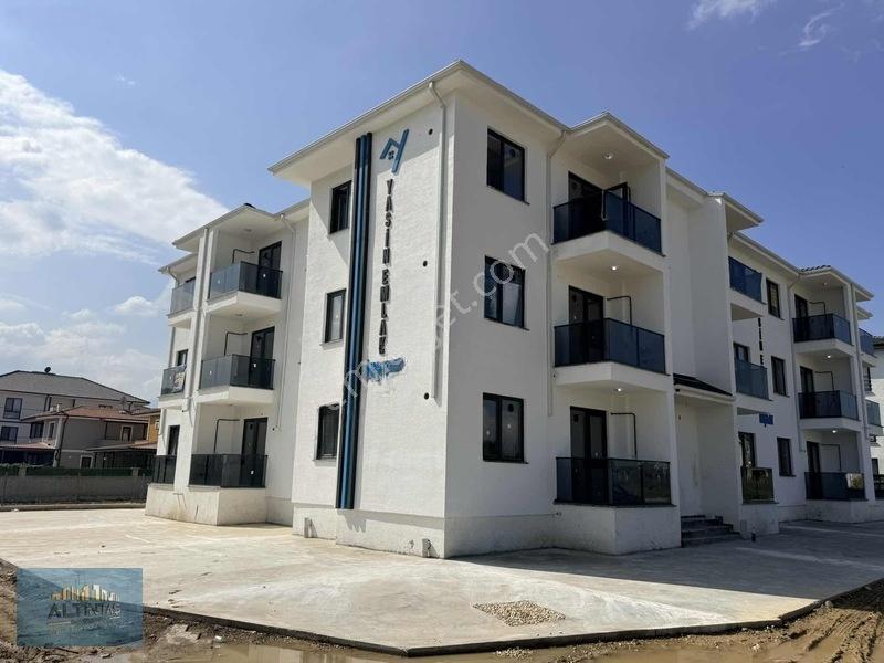 Koridorlu Orta Ve Üst Kat Satılık 1+1 Lüks Daireler