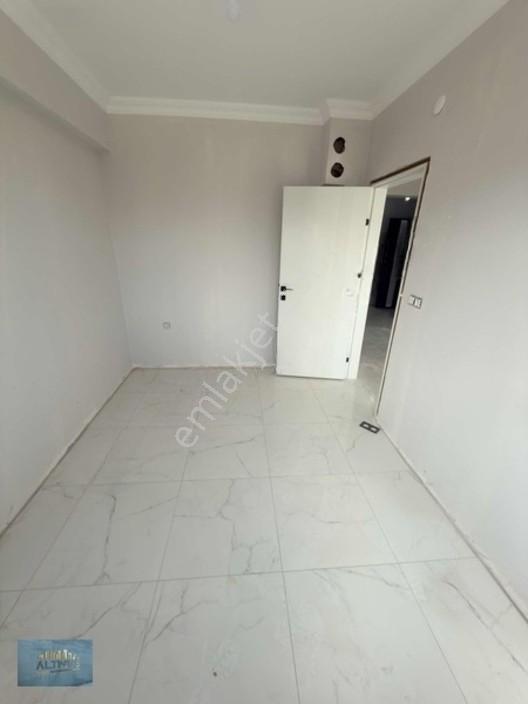 Koridorlu Orta Ve Üst Kat Satılık 1+1 Lüks Daireler — fotoğraf 4