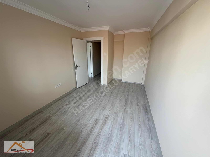 Kazımdirik'te 3+1, Çift Balkonlu, Doğalgazlı Kiralık Daire — fotoğraf 2