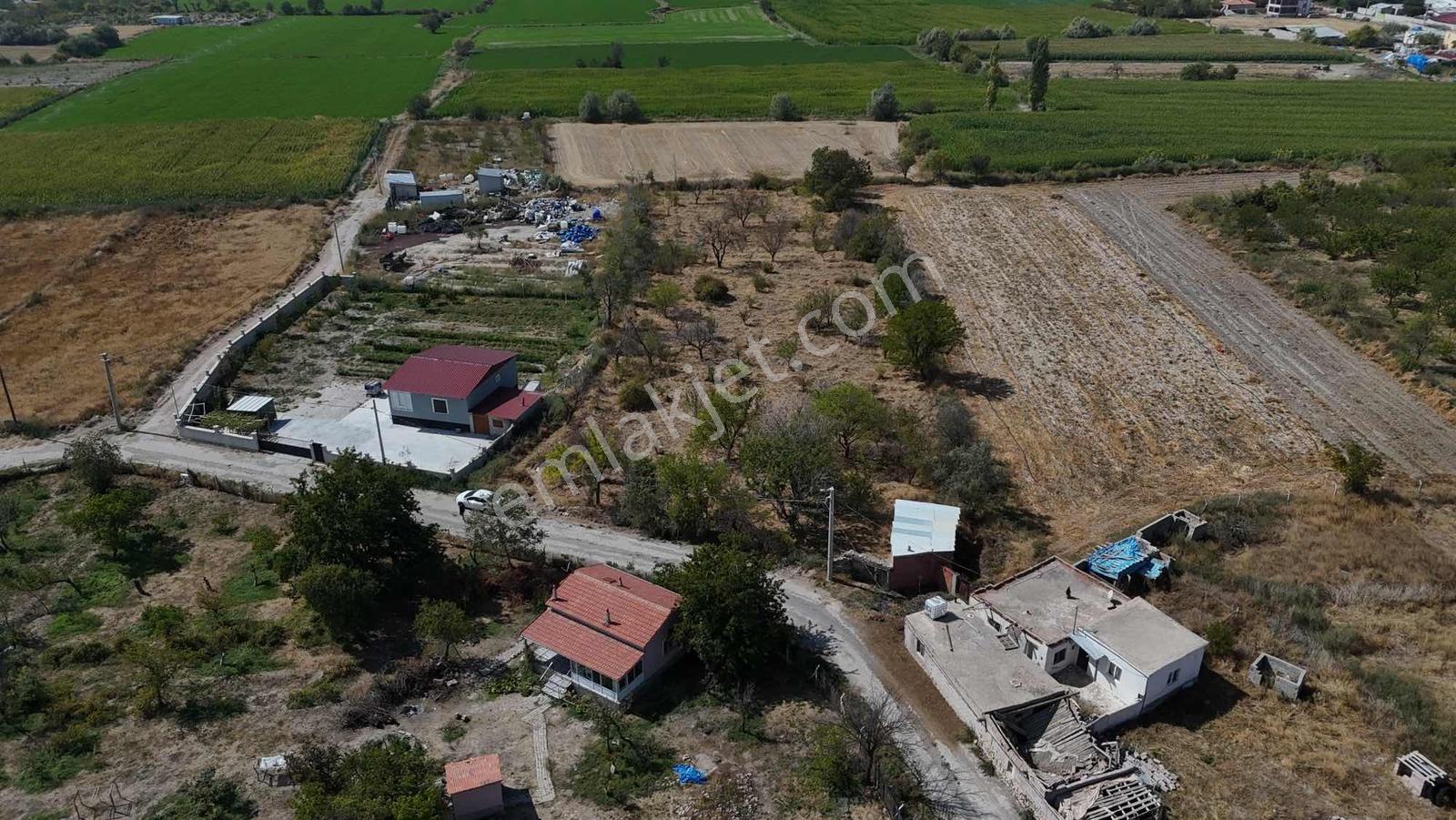 Emin Emlak Bor Bağdüz Satılık 4.6 Dönüm Kerpiç Ev Elma Bahçesi