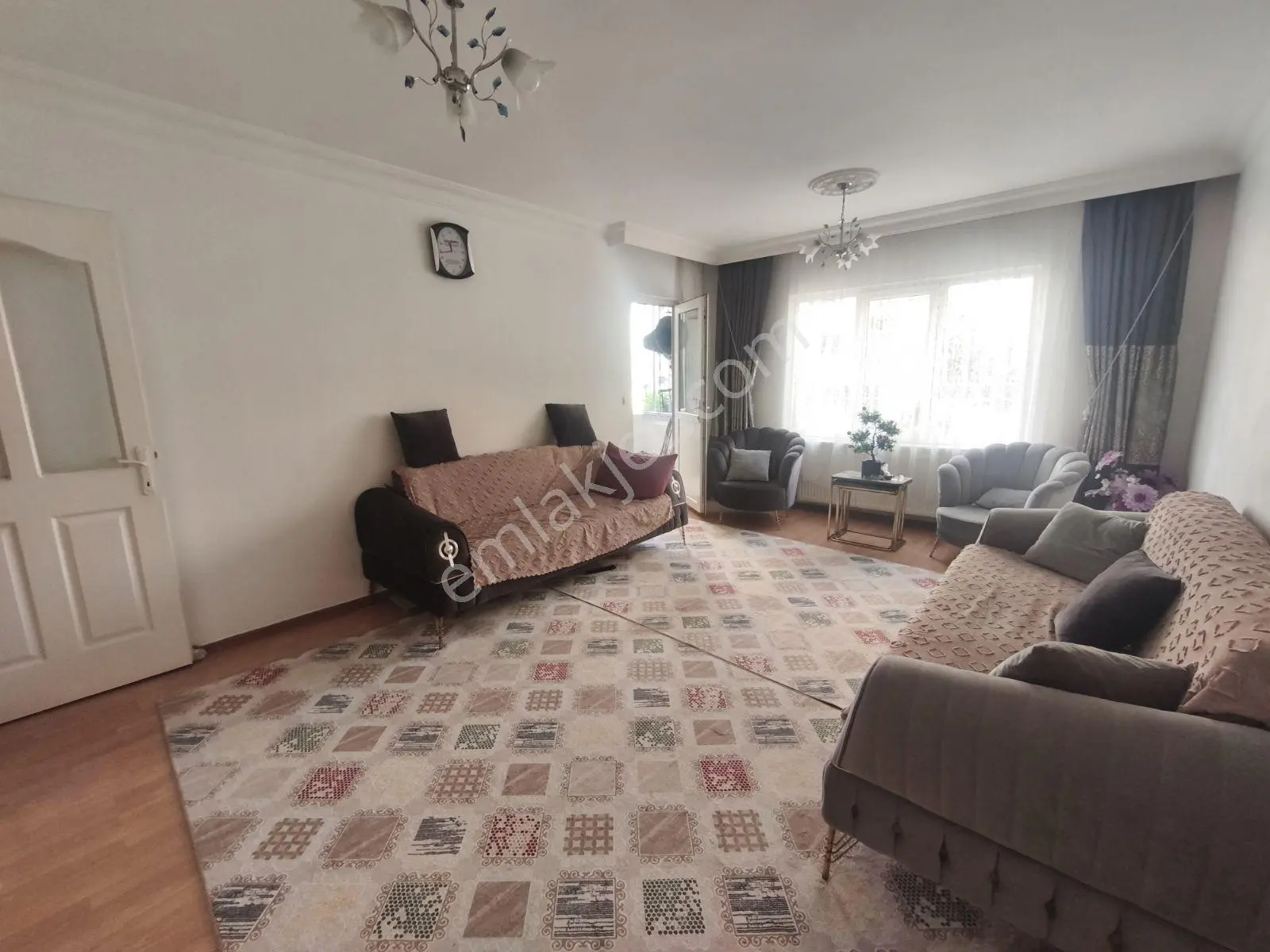 Seyran Emlaktan Satılık Merkezi Konumda 3+1 Yüksek Giriş Daire — fotoğraf 3