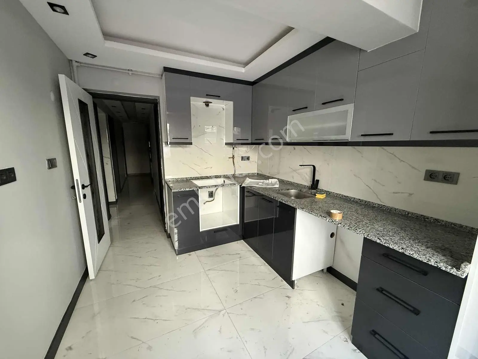 Emlak Center'Dan Karaköy Pazar Yeri Civarında Satılık 2+1 Daire