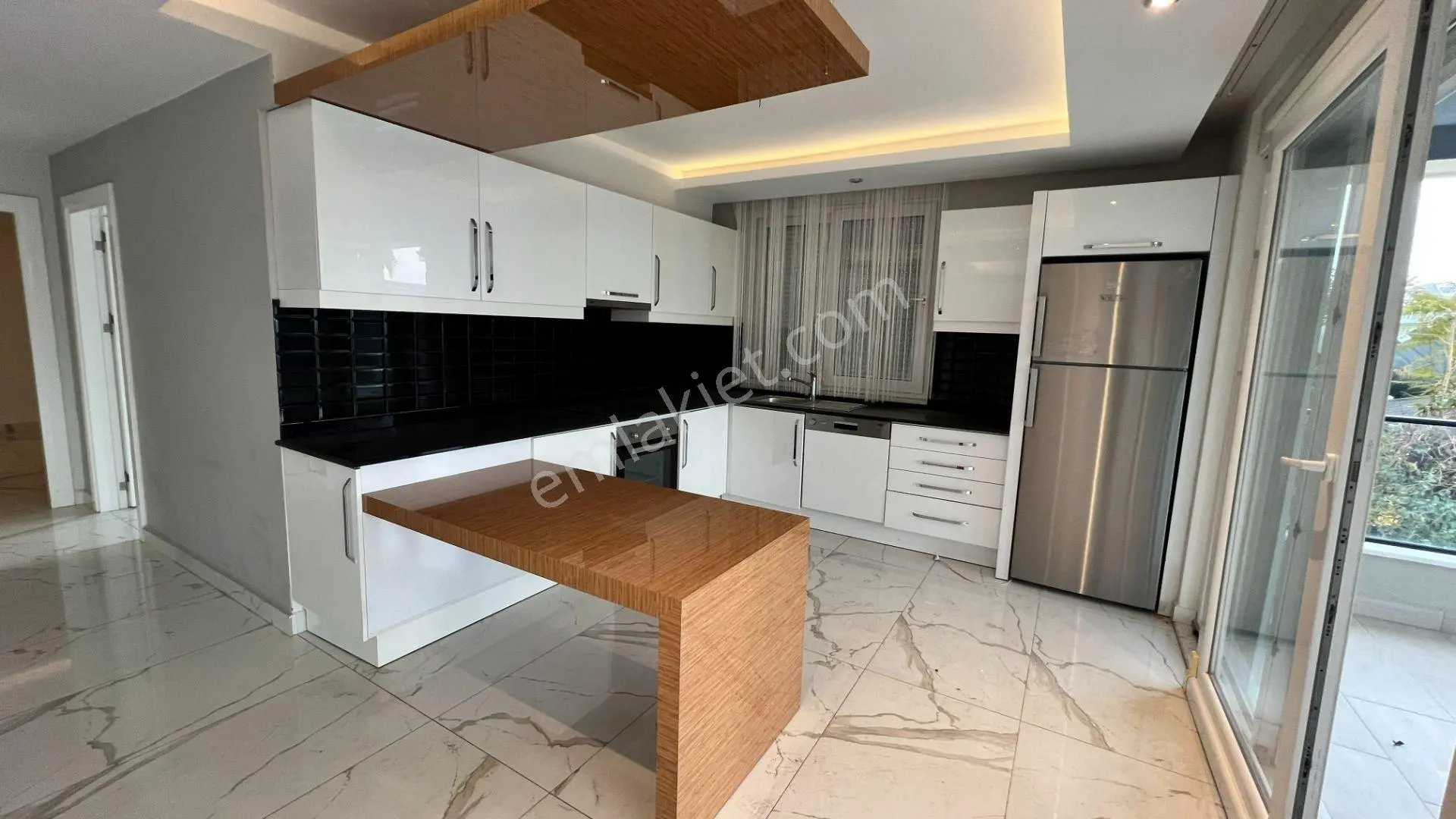 Alanya Kestel’de Denize Sıfır Deniz Manzaralı Beyaz Eşyalı 2+1 Satılık Daire — fotoğraf 4