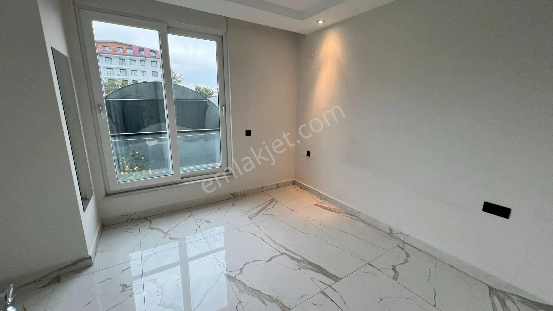 Alanya Kestel’de Denize Sıfır Deniz Manzaralı Beyaz Eşyalı 2+1 Satılık Daire — fotoğraf 5