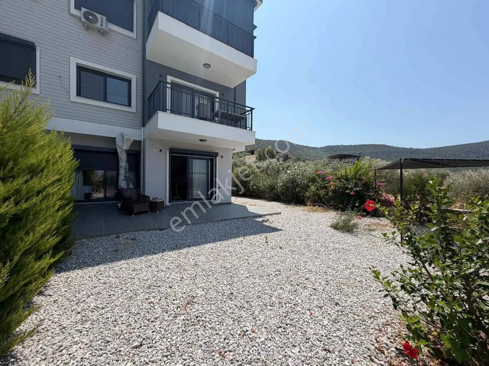Deniz Ve Ormanın İçinde | Geniş Bahçeli | Havuzlu Site İçi 2+1 — fotoğraf 5