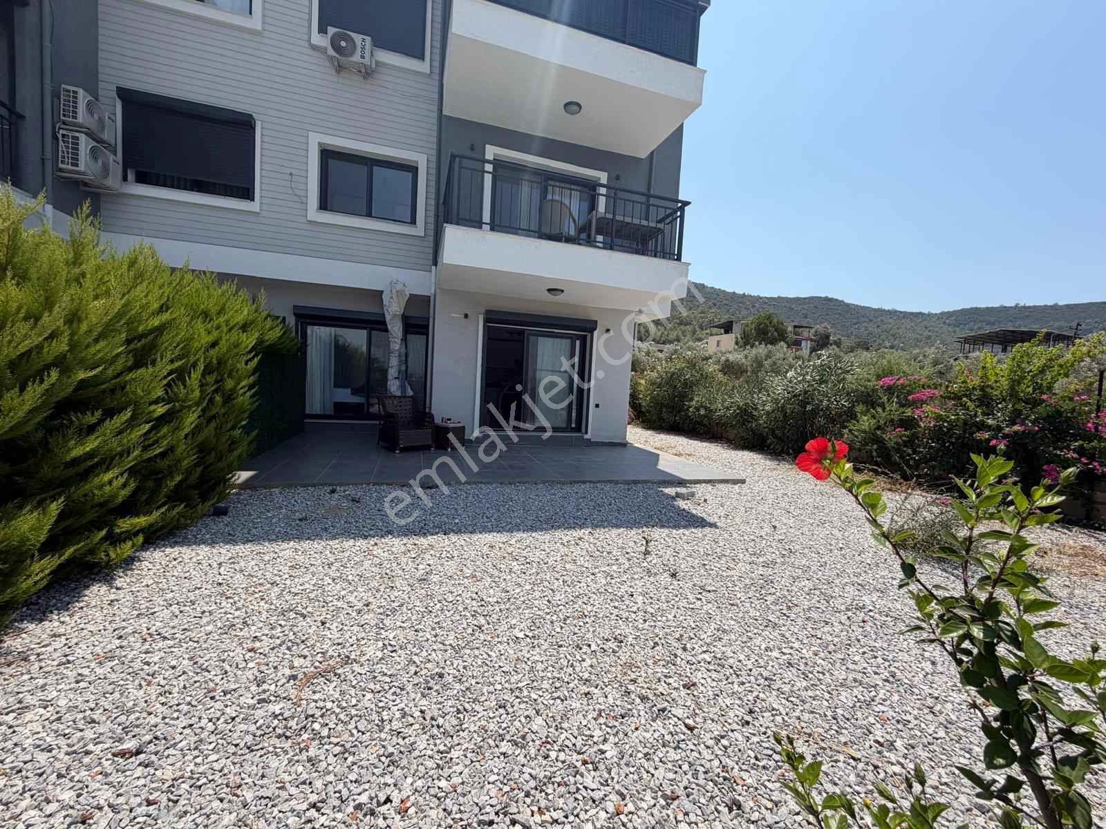 Deniz Ve Ormanın İçinde | Geniş Bahçeli | Havuzlu Site İçi 2+1 — fotoğraf 7