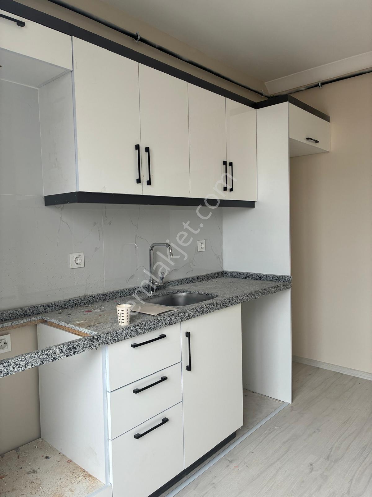 İstanbul Pendik De Fırsat Satılık 2+1 Arakat Daire — fotoğraf 2