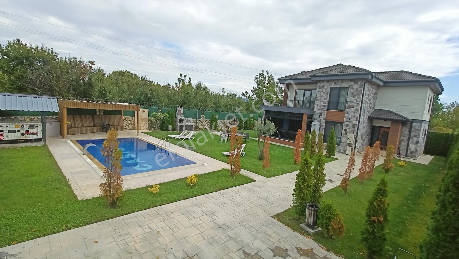 Sapanca'da 750 M2 İçinde Full Eşyalı Havuzlu 4,5+1 Lüx Villa — fotoğraf 5