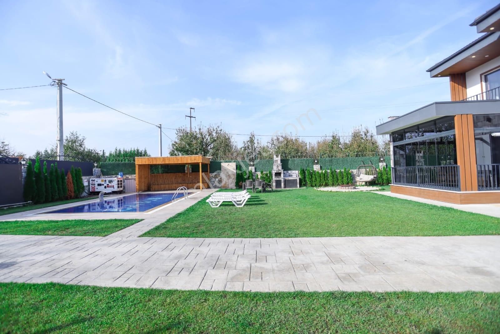 Sapanca'da 750 M2 İçinde Full Eşyalı Havuzlu 4,5+1 Lüx Villa — fotoğraf 6