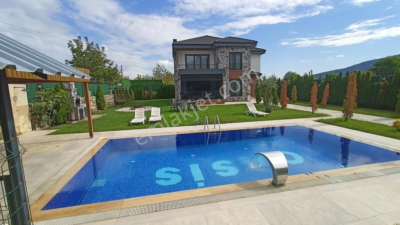 Sapanca'da 750 M2 İçinde Full Eşyalı Havuzlu 4,5+1 Lüx Villa — fotoğraf 8