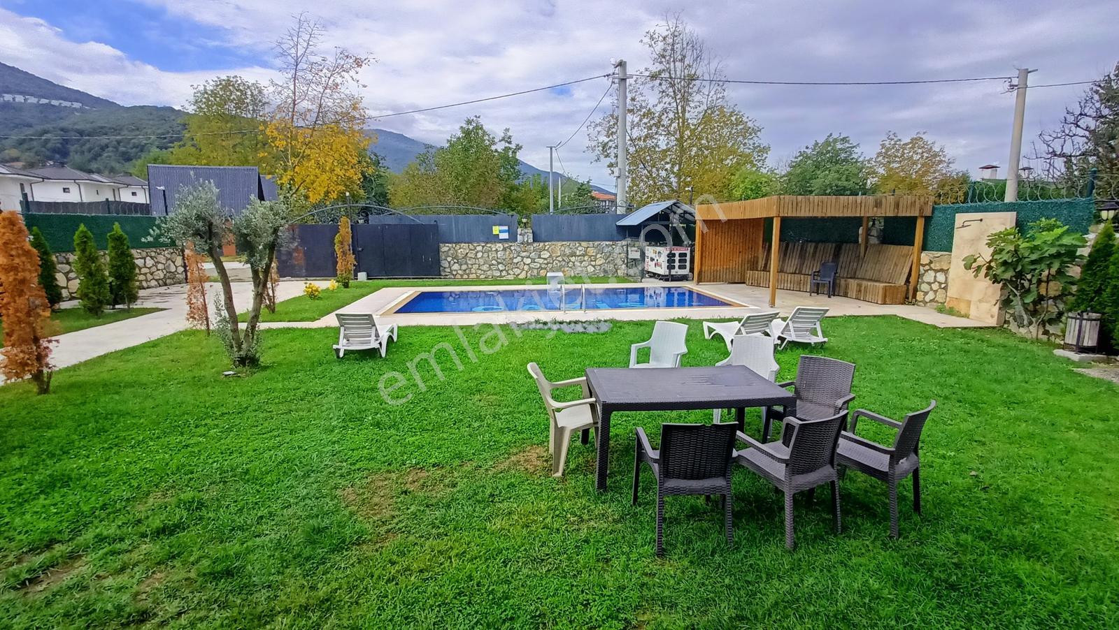 Sapanca'da 750 M2 İçinde Full Eşyalı Havuzlu 4,5+1 Lüx Villa — fotoğraf 9