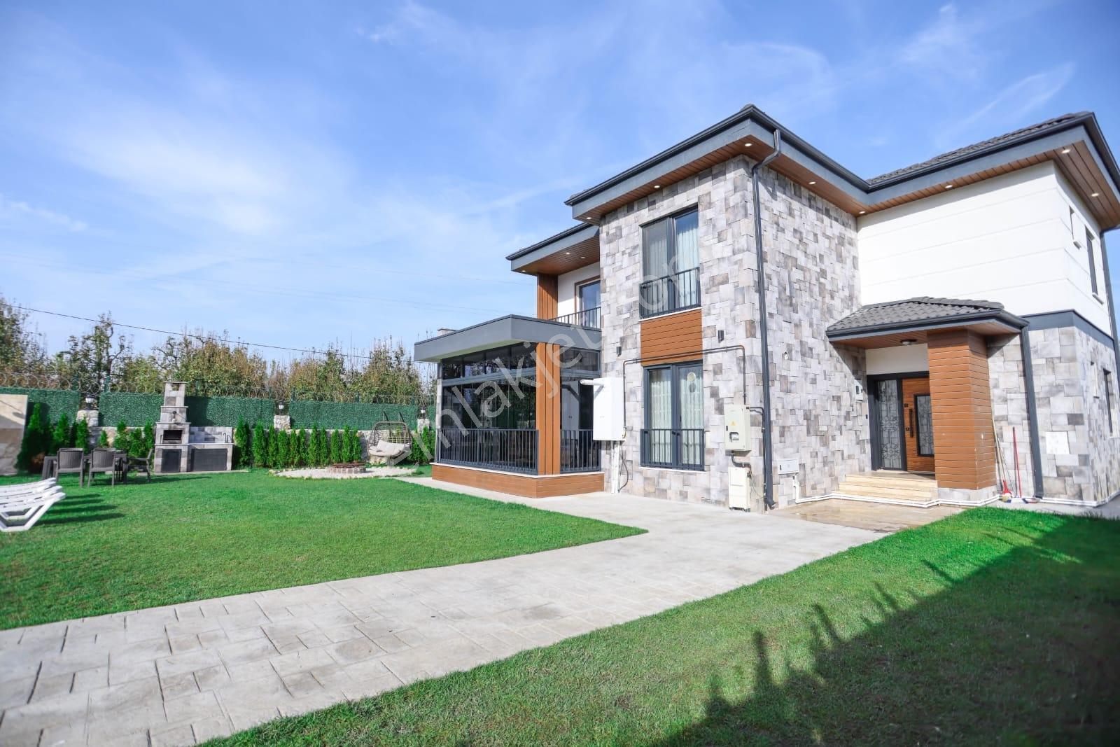 Sapanca'da 750 M2 İçinde Full Eşyalı Havuzlu 4,5+1 Lüx Villa — fotoğraf 11