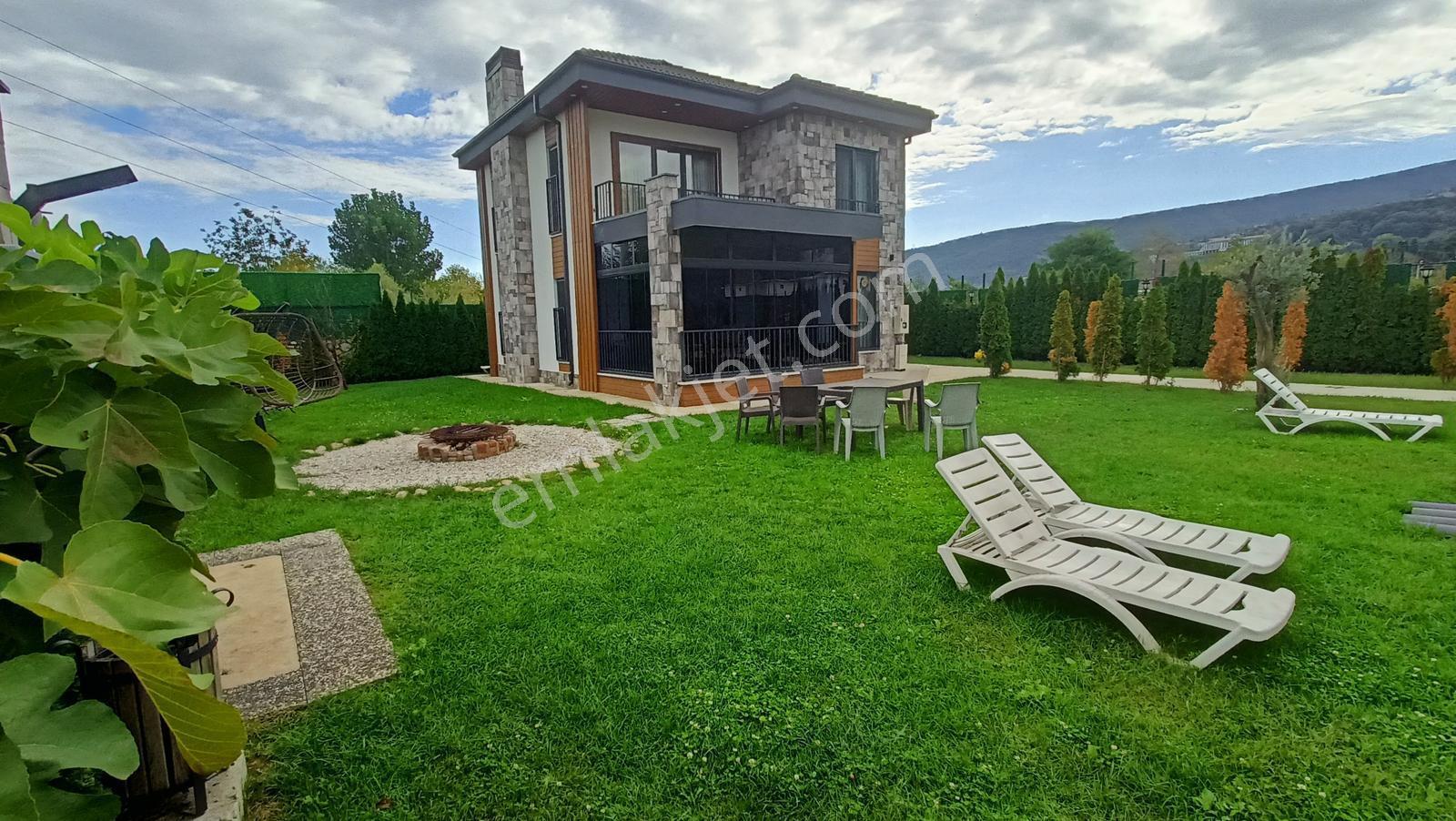 Sapanca'da 750 M2 İçinde Full Eşyalı Havuzlu 4,5+1 Lüx Villa — fotoğraf 12