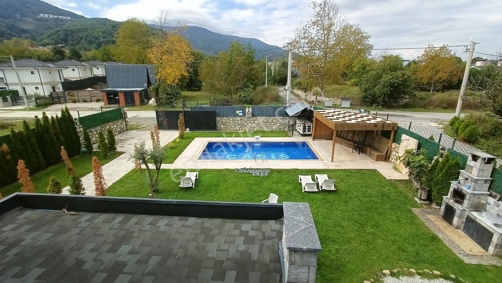 Sapanca'da 750 M2 İçinde Full Eşyalı Havuzlu 4,5+1 Lüx Villa — fotoğraf 18