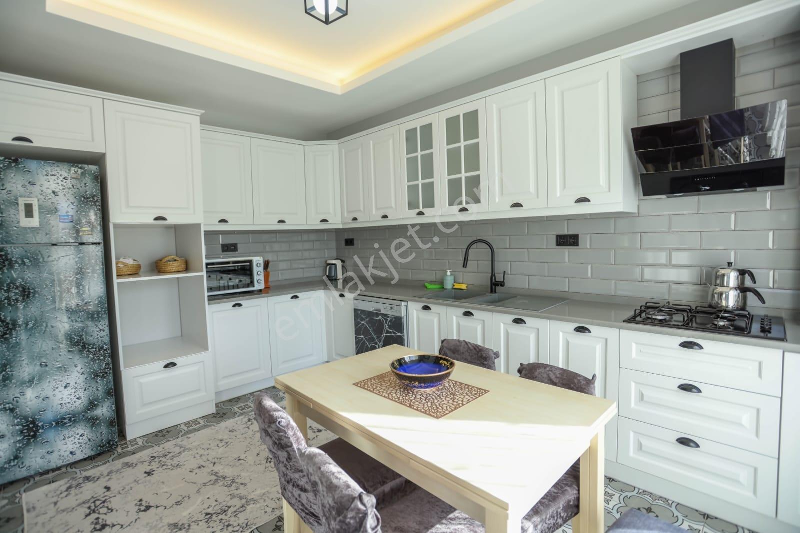 Sapanca'da 750 M2 İçinde Full Eşyalı Havuzlu 4,5+1 Lüx Villa — fotoğraf 20