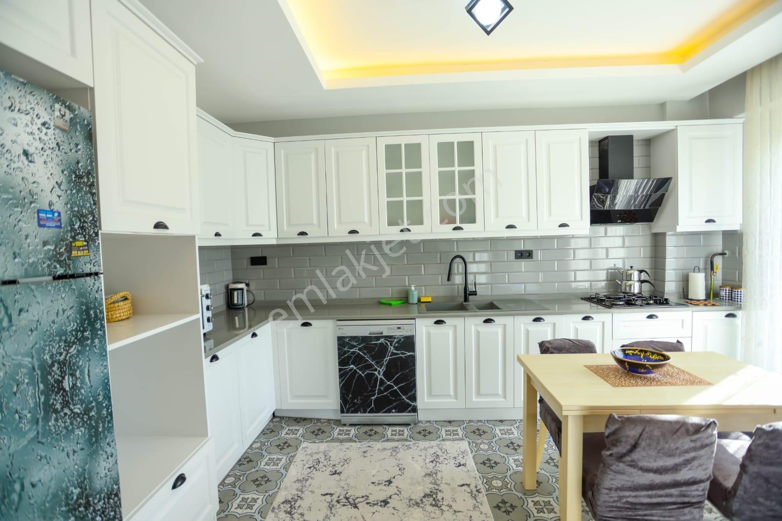 Sapanca'da 750 M2 İçinde Full Eşyalı Havuzlu 4,5+1 Lüx Villa — fotoğraf 21