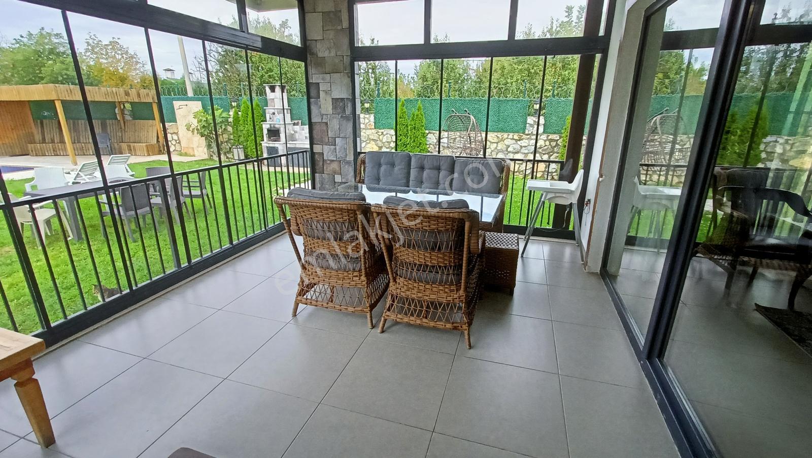 Sapanca'da 750 M2 İçinde Full Eşyalı Havuzlu 4,5+1 Lüx Villa — fotoğraf 22
