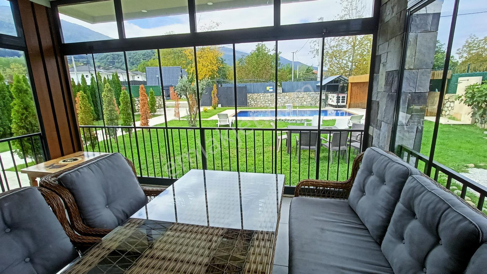 Sapanca'da 750 M2 İçinde Full Eşyalı Havuzlu 4,5+1 Lüx Villa — fotoğraf 23