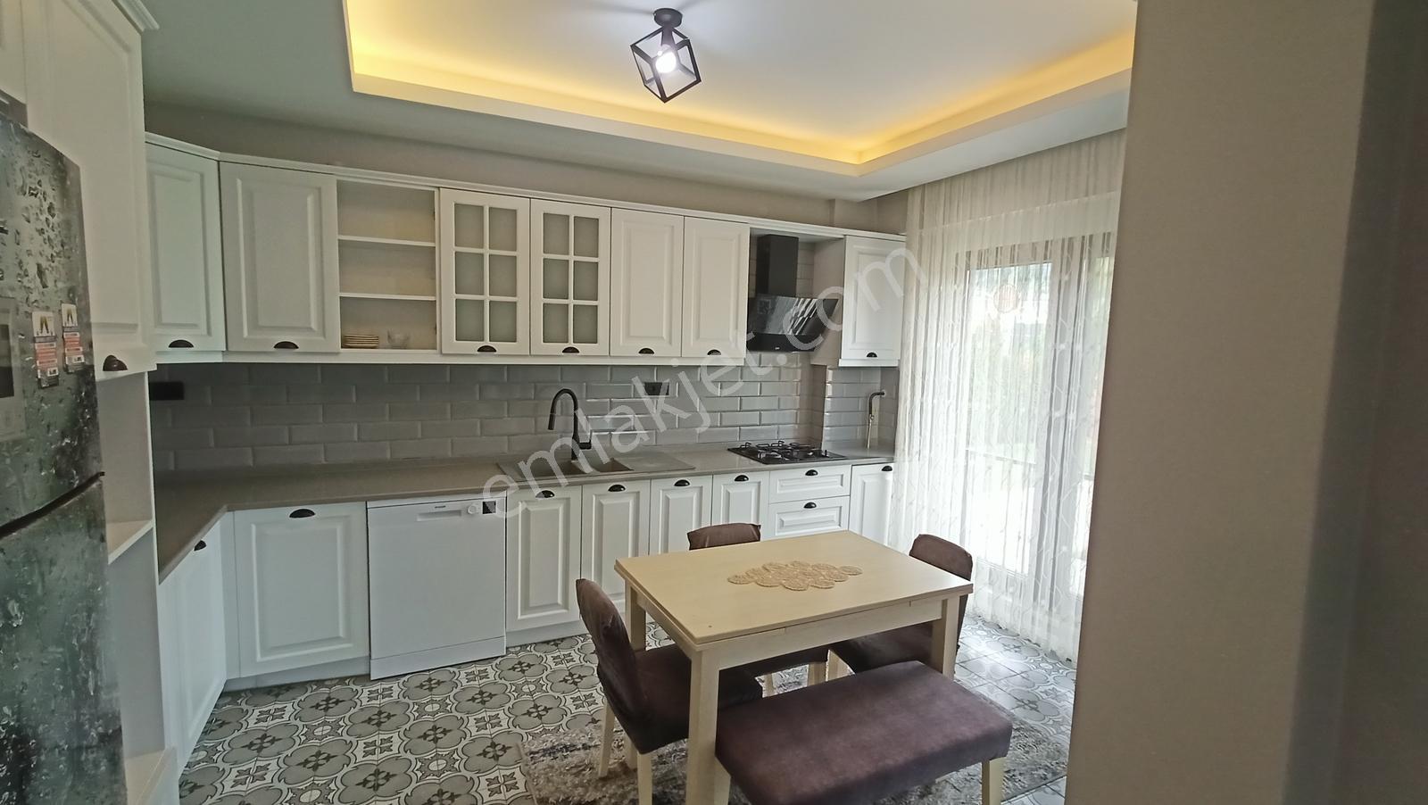 Sapanca'da 750 M2 İçinde Full Eşyalı Havuzlu 4,5+1 Lüx Villa — fotoğraf 24