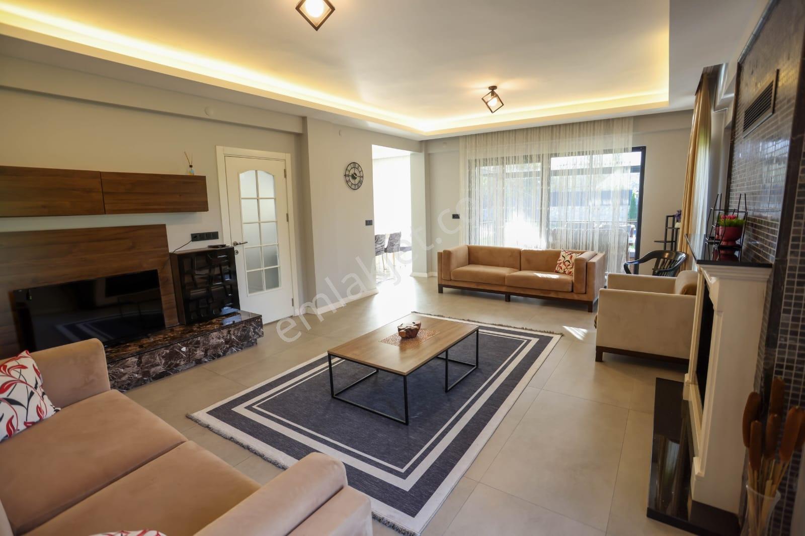Sapanca'da 750 M2 İçinde Full Eşyalı Havuzlu 4,5+1 Lüx Villa — fotoğraf 30