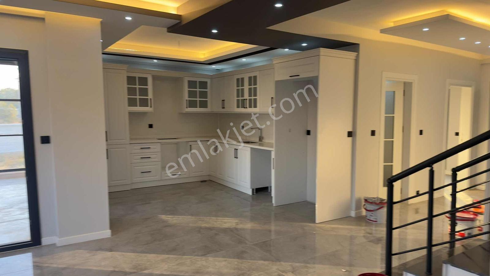 Emin Emlak Bor Sırasöğütler 225M2 4.5+1 Dolapsız Müstakıl Villa