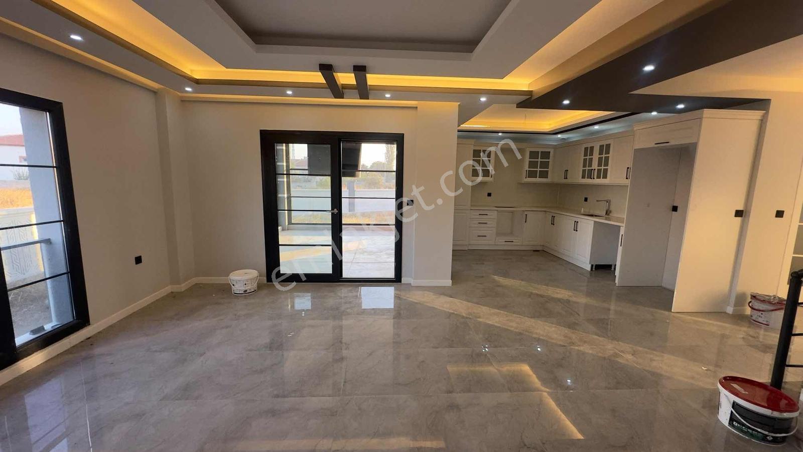 Emin Emlak Bor Sırasöğütler 225m2 4.5+1 Dolapsız Müstakıl Villa — fotoğraf 3