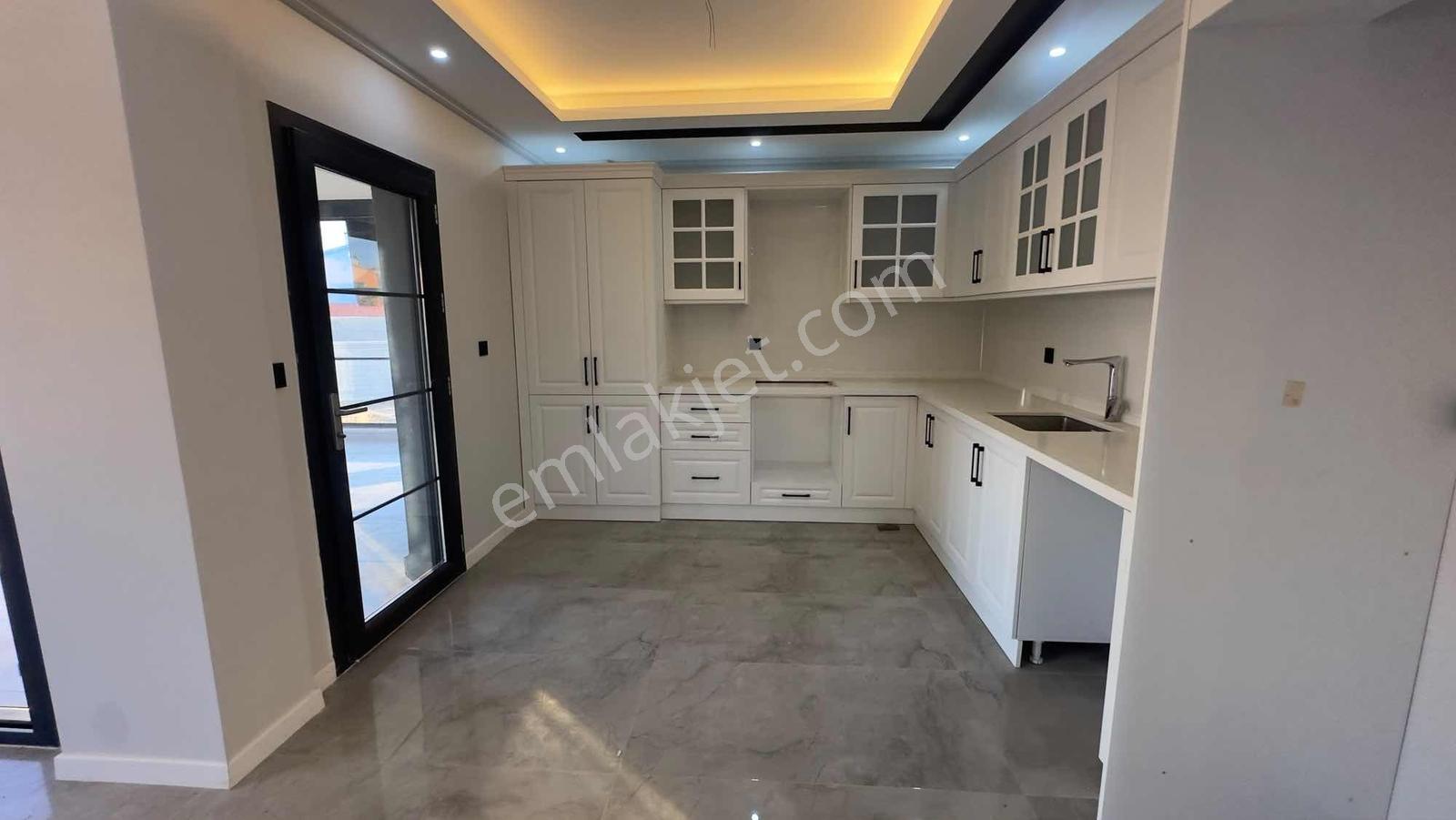 Emin Emlak Bor Sırasöğütler 225m2 4.5+1 Dolapsız Müstakıl Villa — fotoğraf 13