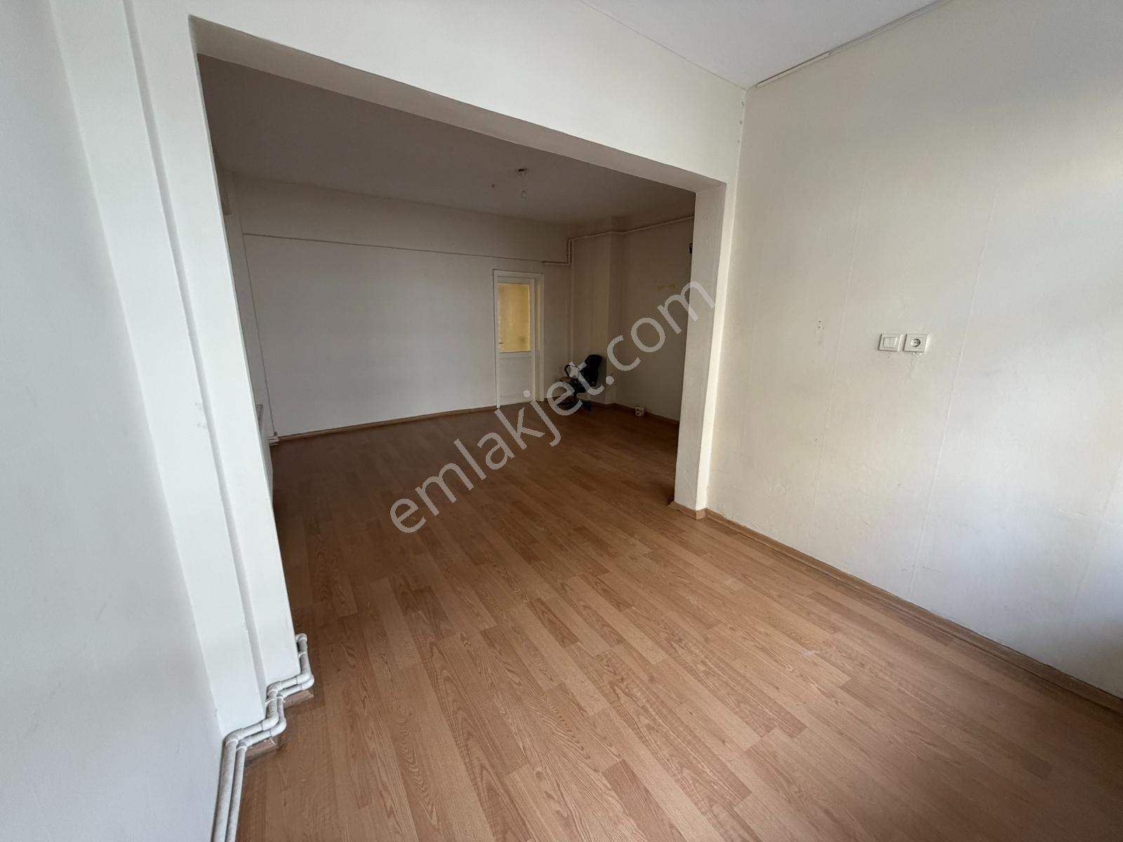 Şemsipaşada 2+1 | 90 M² Net | 2 Balkon | 1.kat | Kat Mülkiyetli — fotoğraf 8