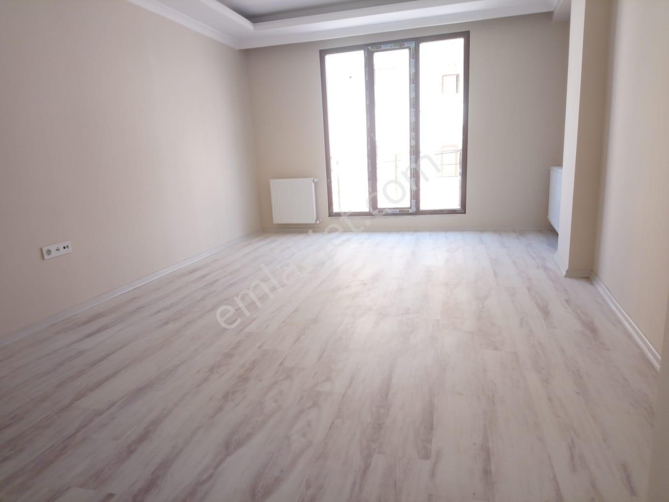 Satılık Geniş Ara Kat Daire