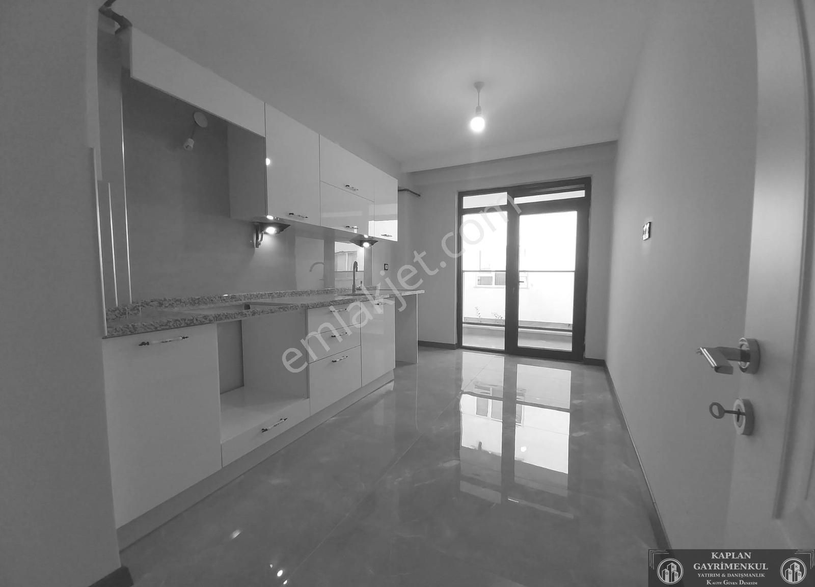 71 Evler Zümrüt Cami Yakını 2+1 100M² Satılık Arakat Daire