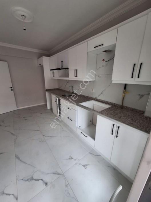 Cengiz Topel Mahallesinde Satılık 3+1 Kapalı Mutfak Daire — fotoğraf 3