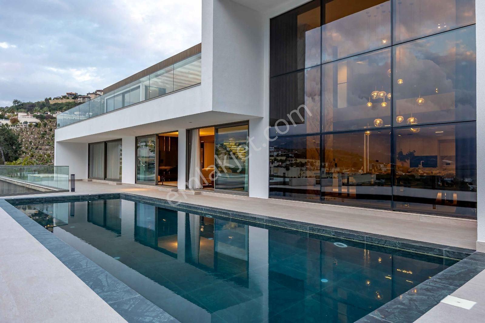 Alanya Kargıcak’Ta Eşsiz Manzaralı 4+1 Ultra Lüks Satılık Villa