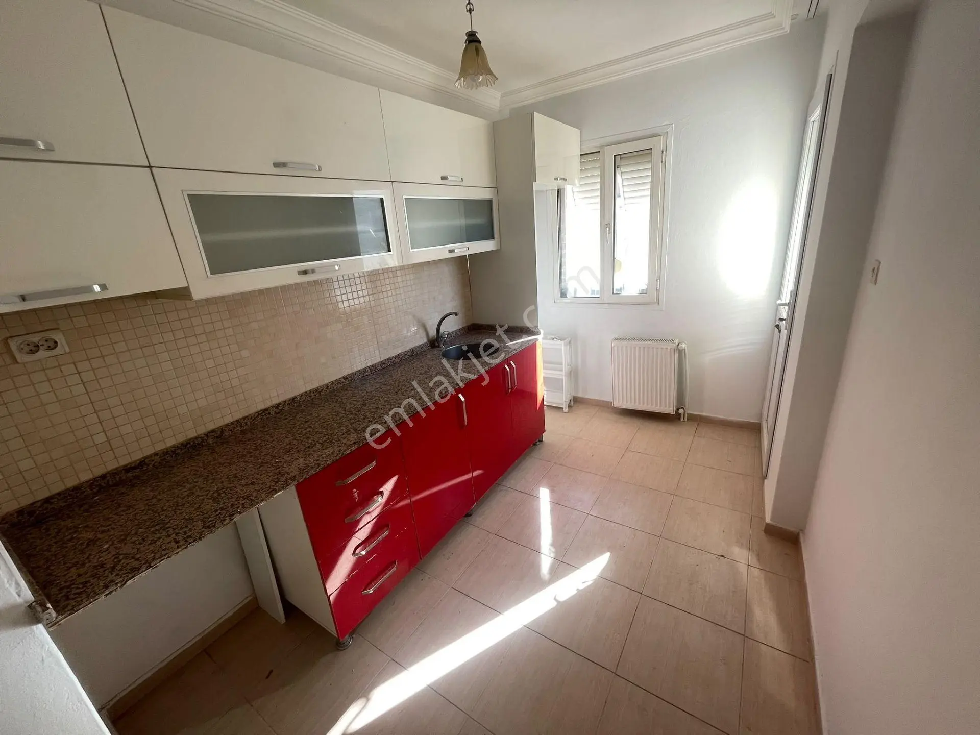 Ekonomi Üni Yakını 3+1 Jeotermal Isıtmalı Satılık Daire !