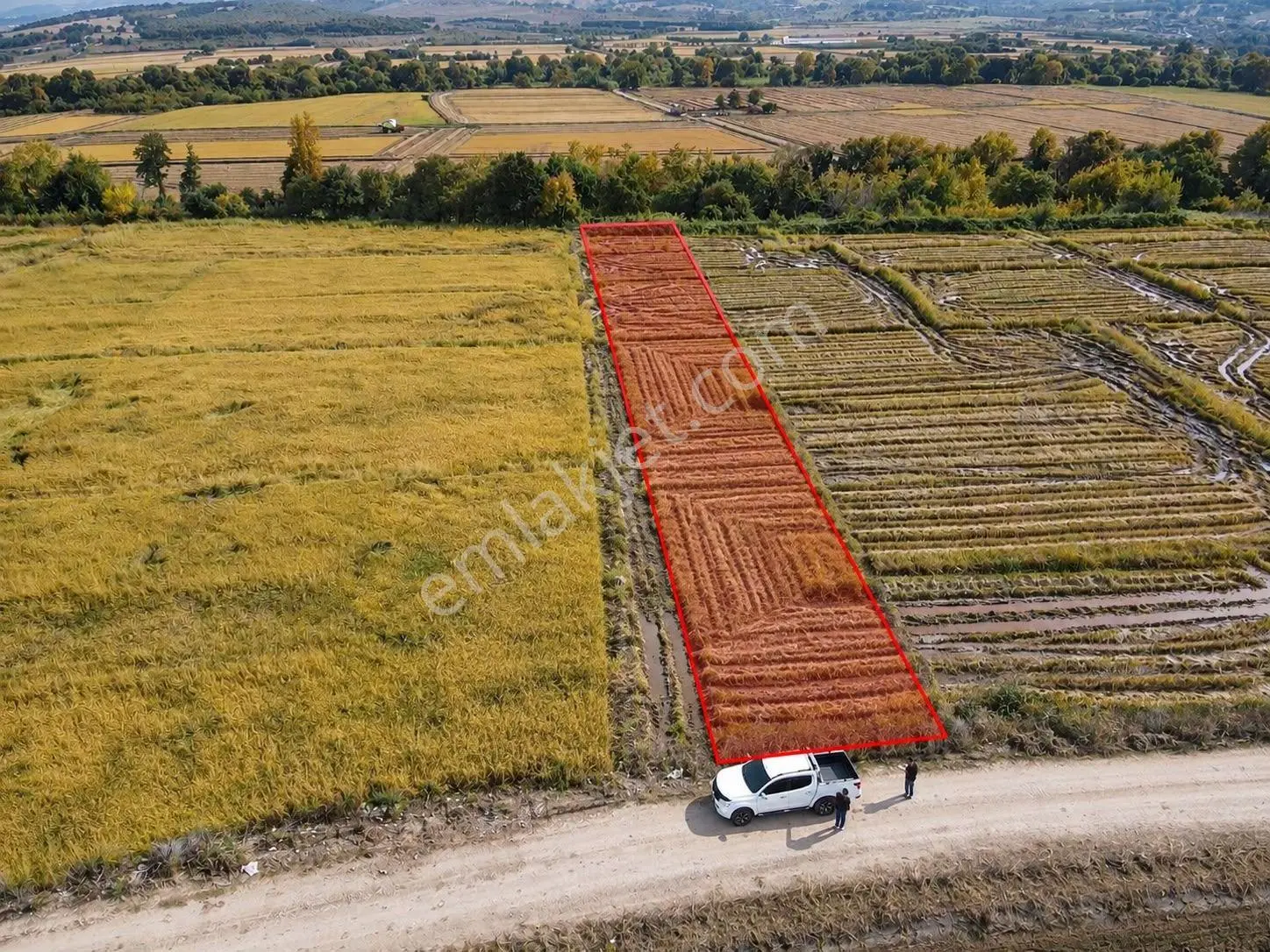 Gönen Muratlar Mahallesinde Satılık 1802 M² Sulu Tarım Arazisi