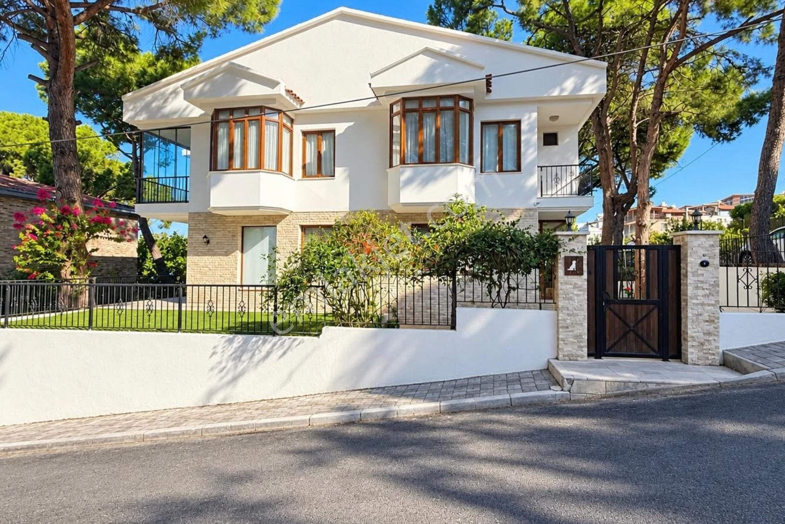 Deniz Manzaralı, Tam Müstakil 5+1 Villa