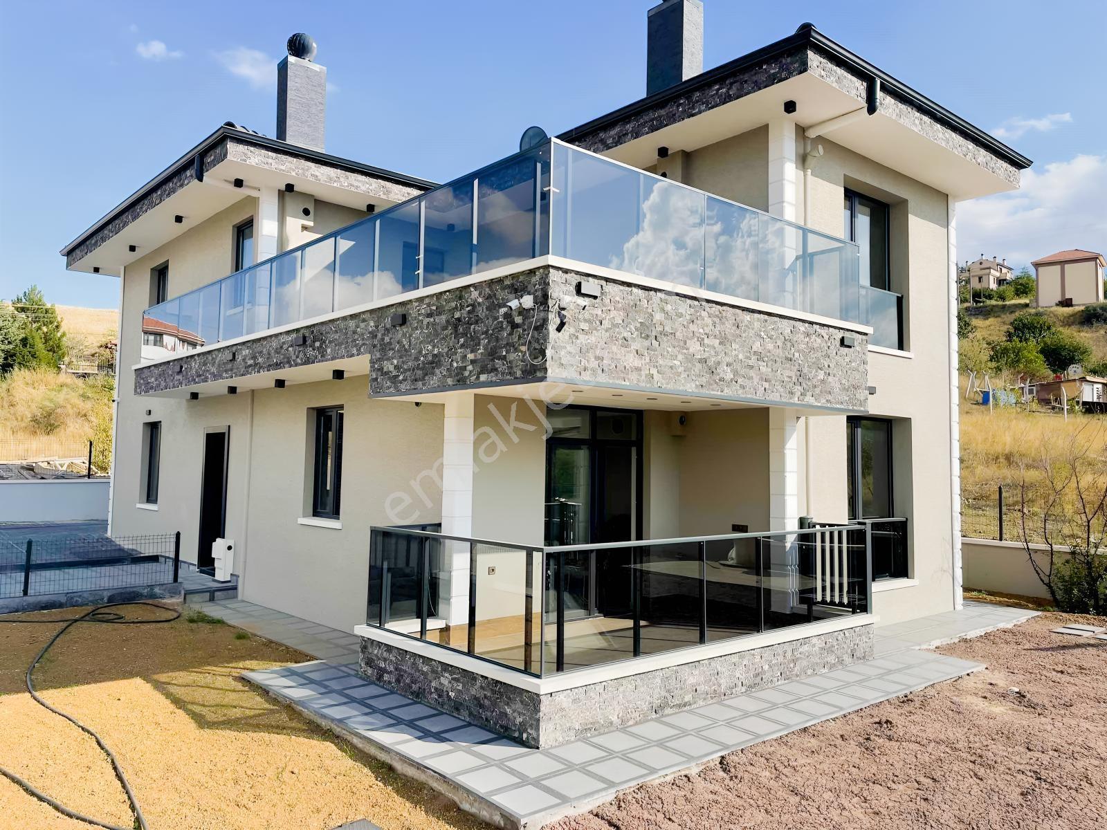 Winnest'Ten Karşıyaka Mahallesinde Satılık 5+1 Lüks Villa