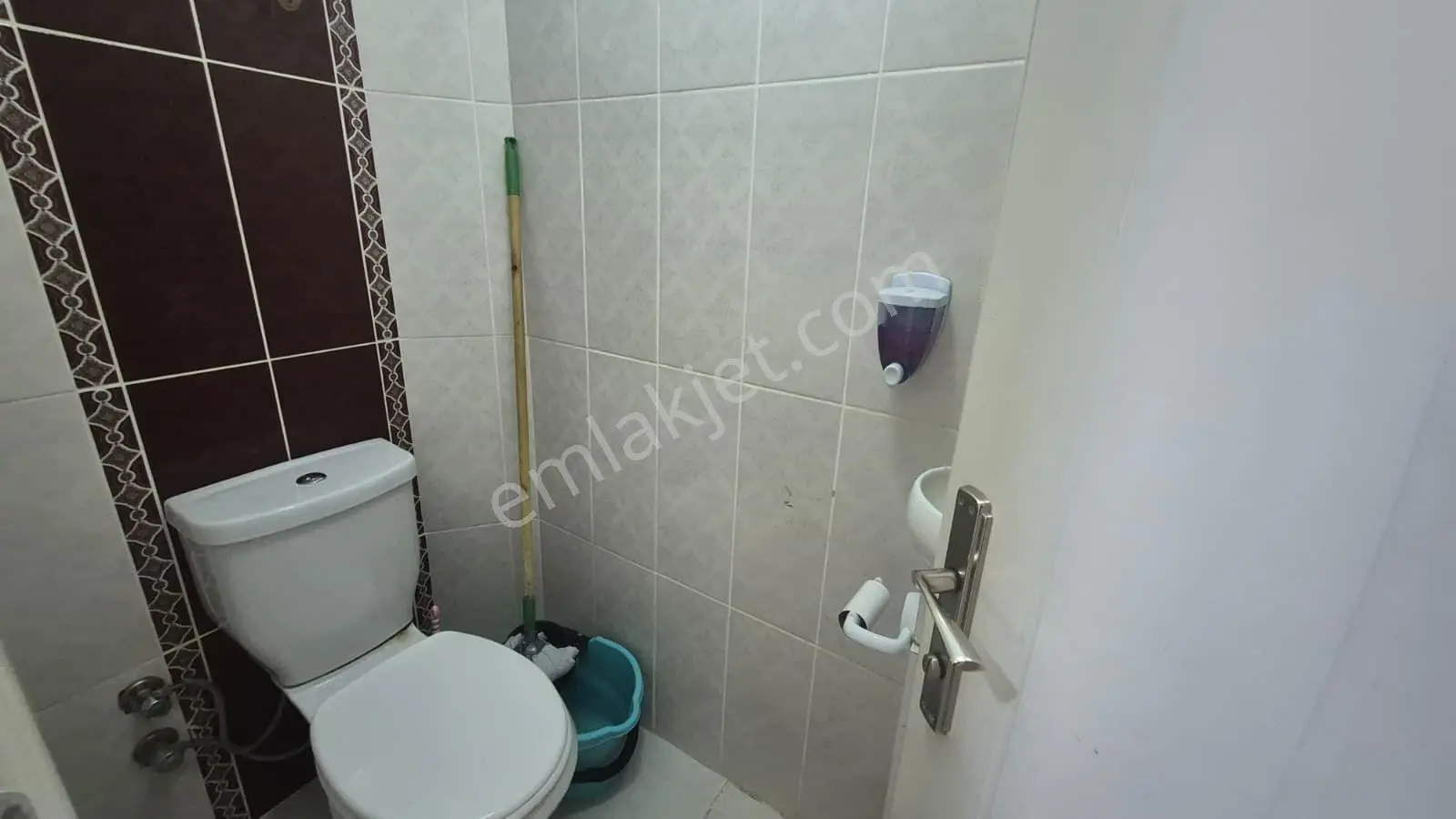 Metroya 10 Dk Yürüme Yüksek Giriş Altta Daire Var .. — fotoğraf 5