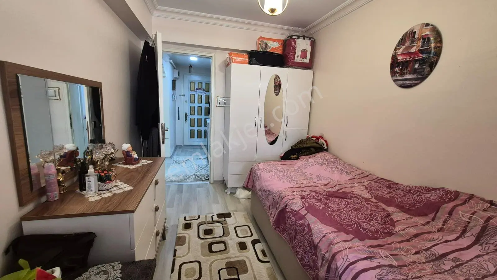 Metroya 10 Dk Yürüme Yüksek Giriş Altta Daire Var .. — fotoğraf 11