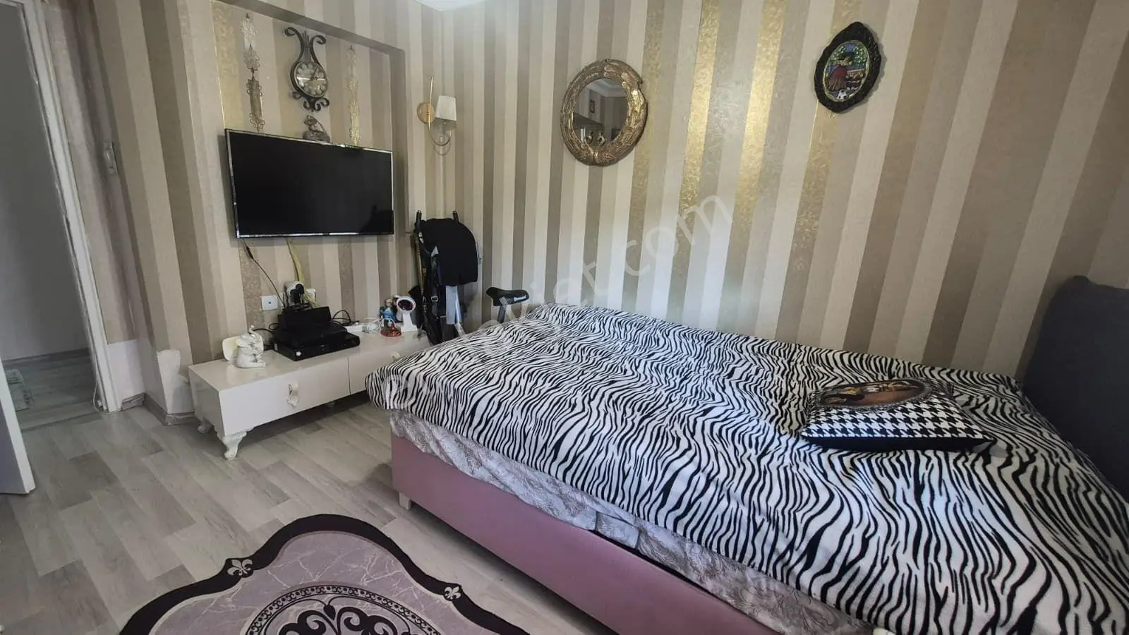 Metroya 10 Dk Yürüme Yüksek Giriş Altta Daire Var .. — fotoğraf 14