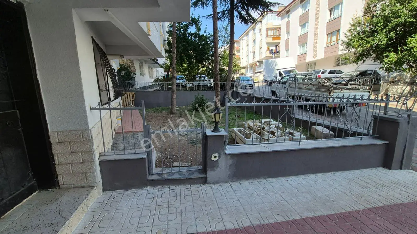 Metroya 10 Dk Yürüme Yüksek Giriş Altta Daire Var .. — fotoğraf 16