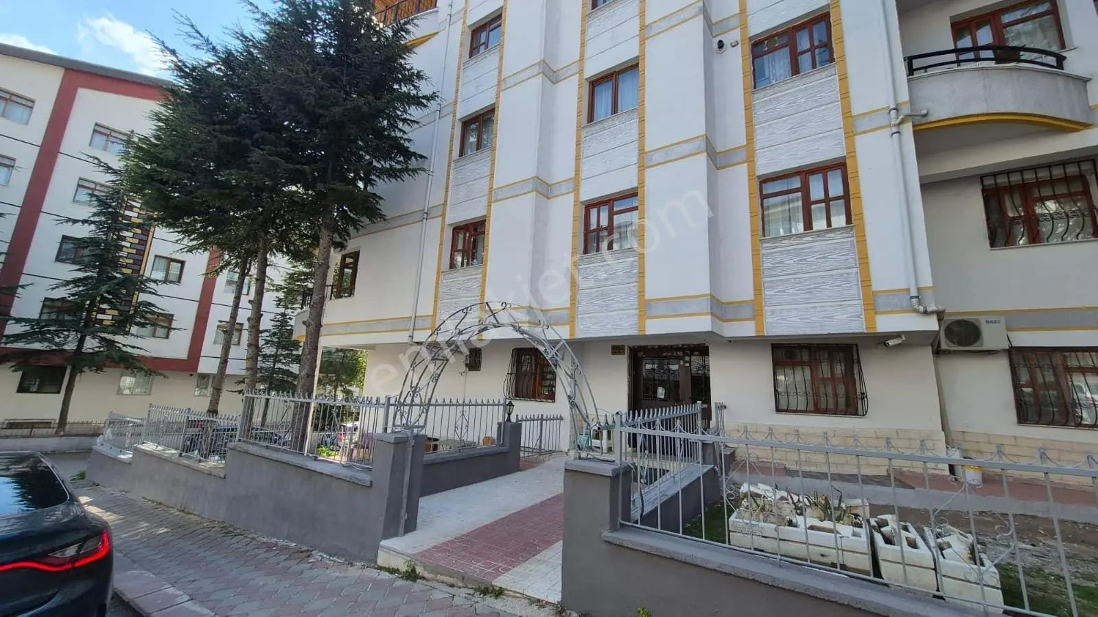 Metroya 10 Dk Yürüme Yüksek Giriş Altta Daire Var .. — fotoğraf 22