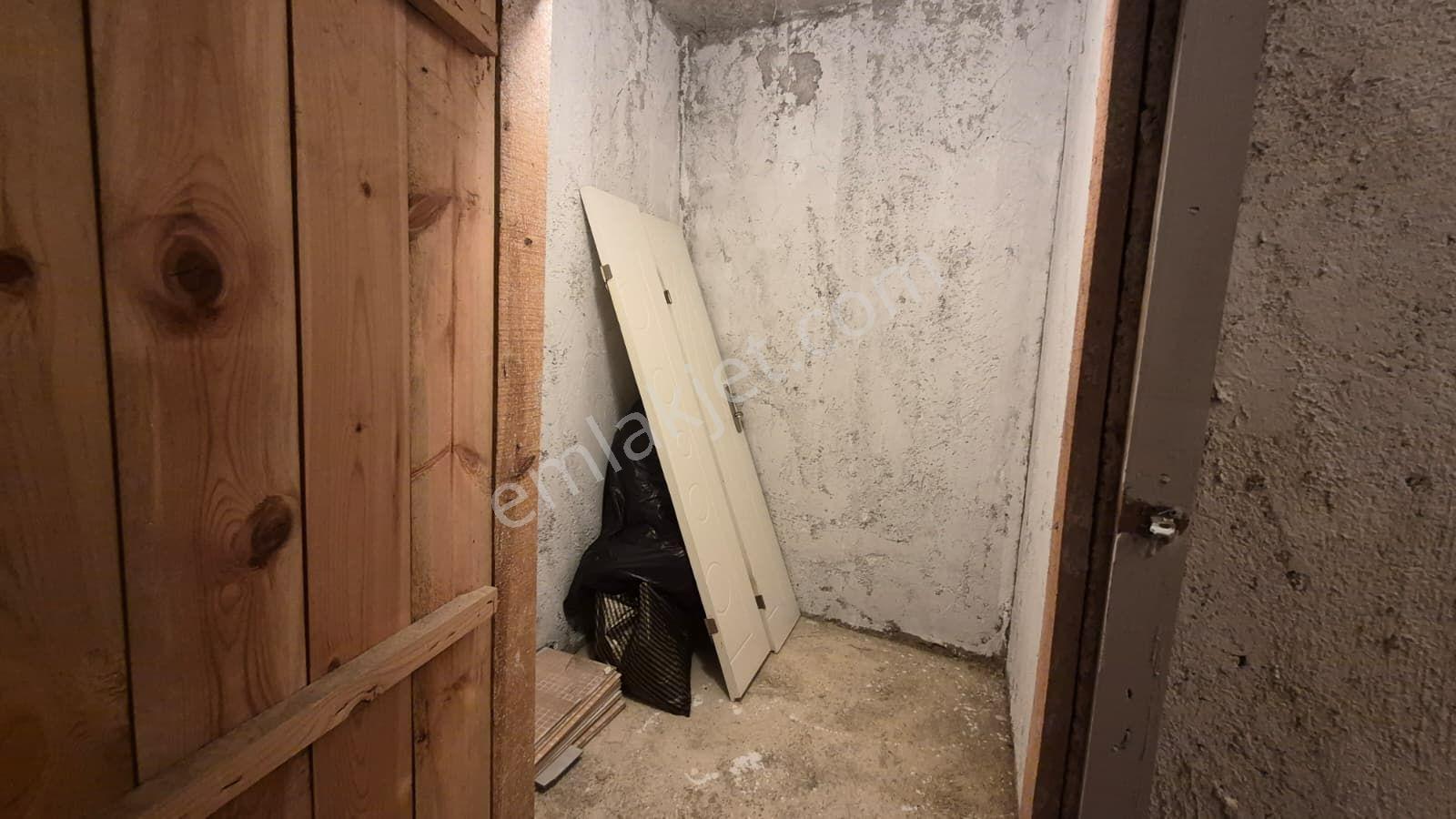Metroya 10 Dk Yürüme Yüksek Giriş Altta Daire Var .. — fotoğraf 26