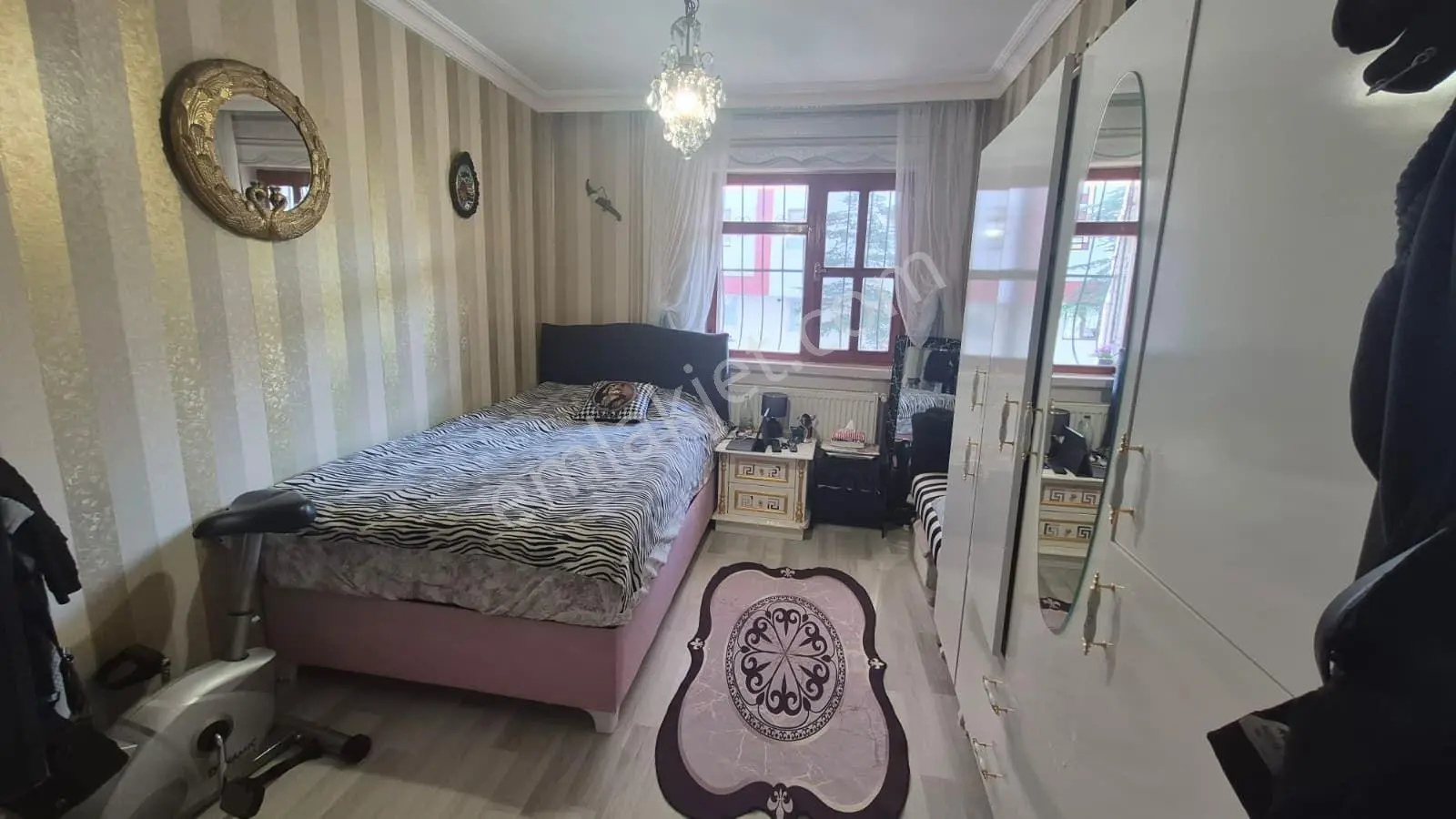 Metroya 10 Dk Yürüme Yüksek Giriş Altta Daire Var .. — fotoğraf 28