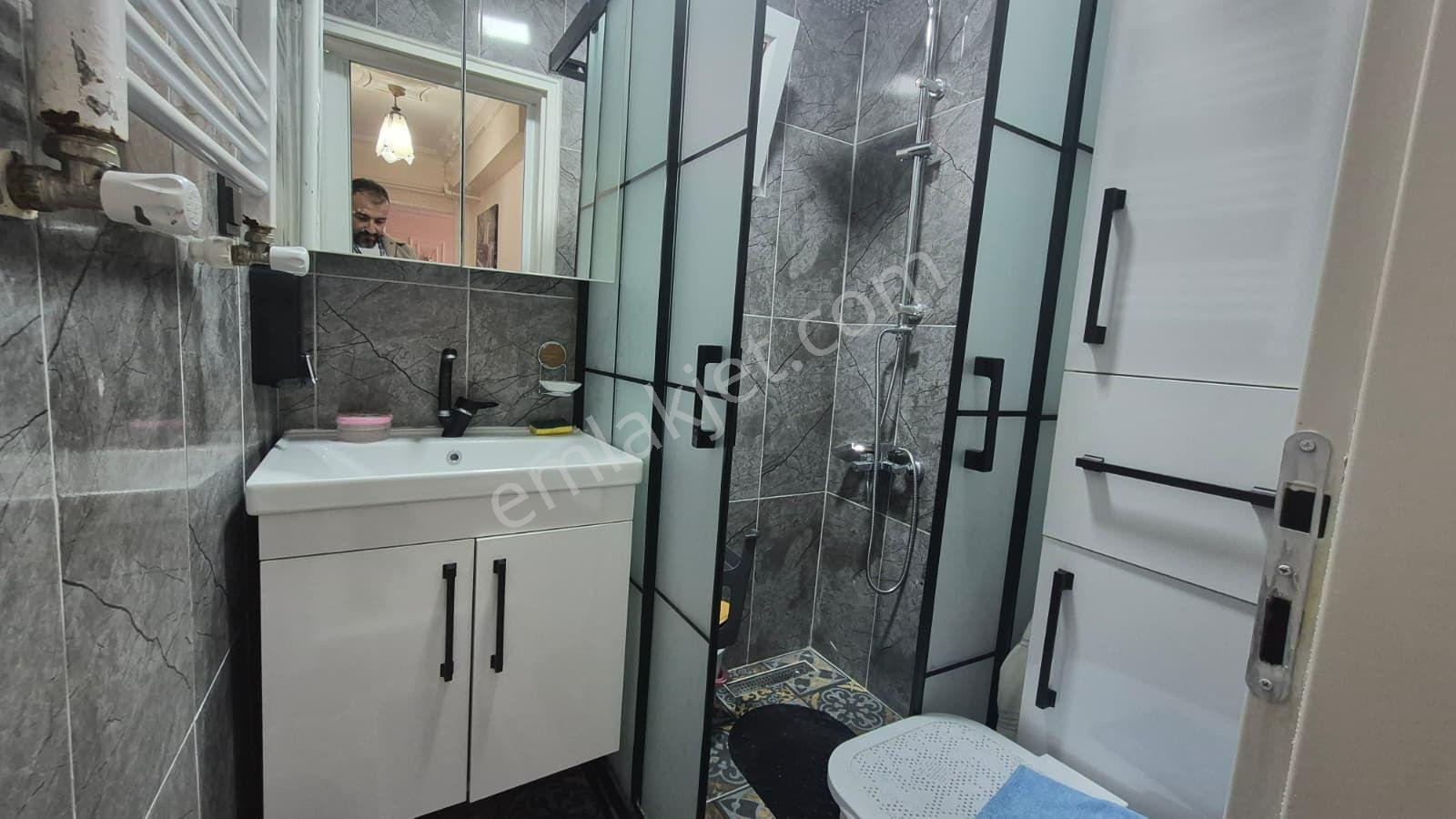 Metroya 10 Dk Yürüme Yüksek Giriş Altta Daire Var .. — fotoğraf 31