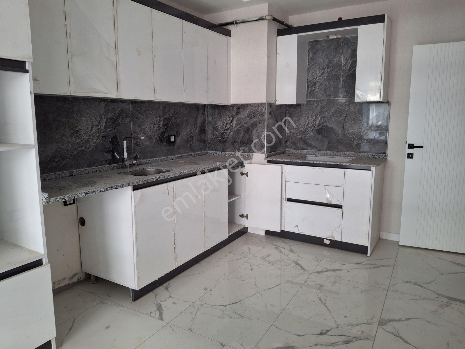 Karatay Çimenlik Mah Site İçerisinde 3+1 Arakat Satılık Daire — fotoğraf 2
