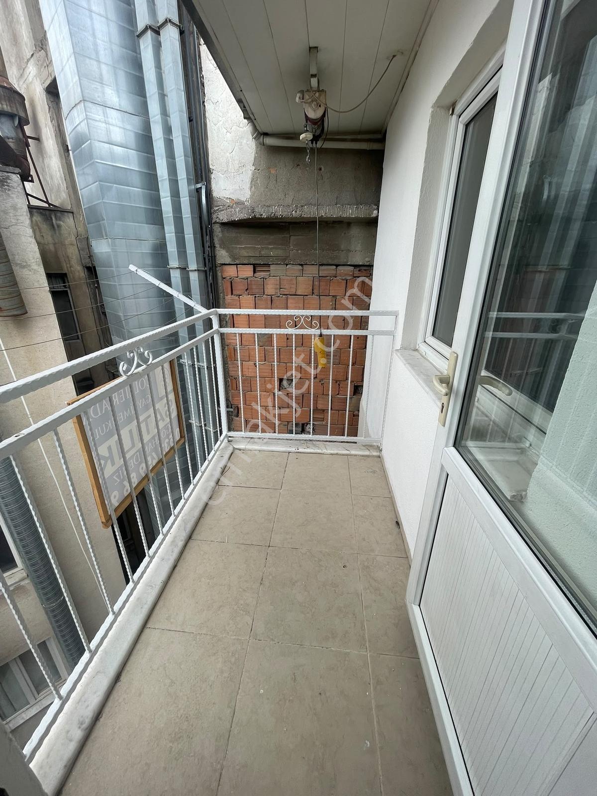 Turpa'dan Bornova Küçükpark'ın Kalbinde Satılık 3+1 Daire — fotoğraf 28