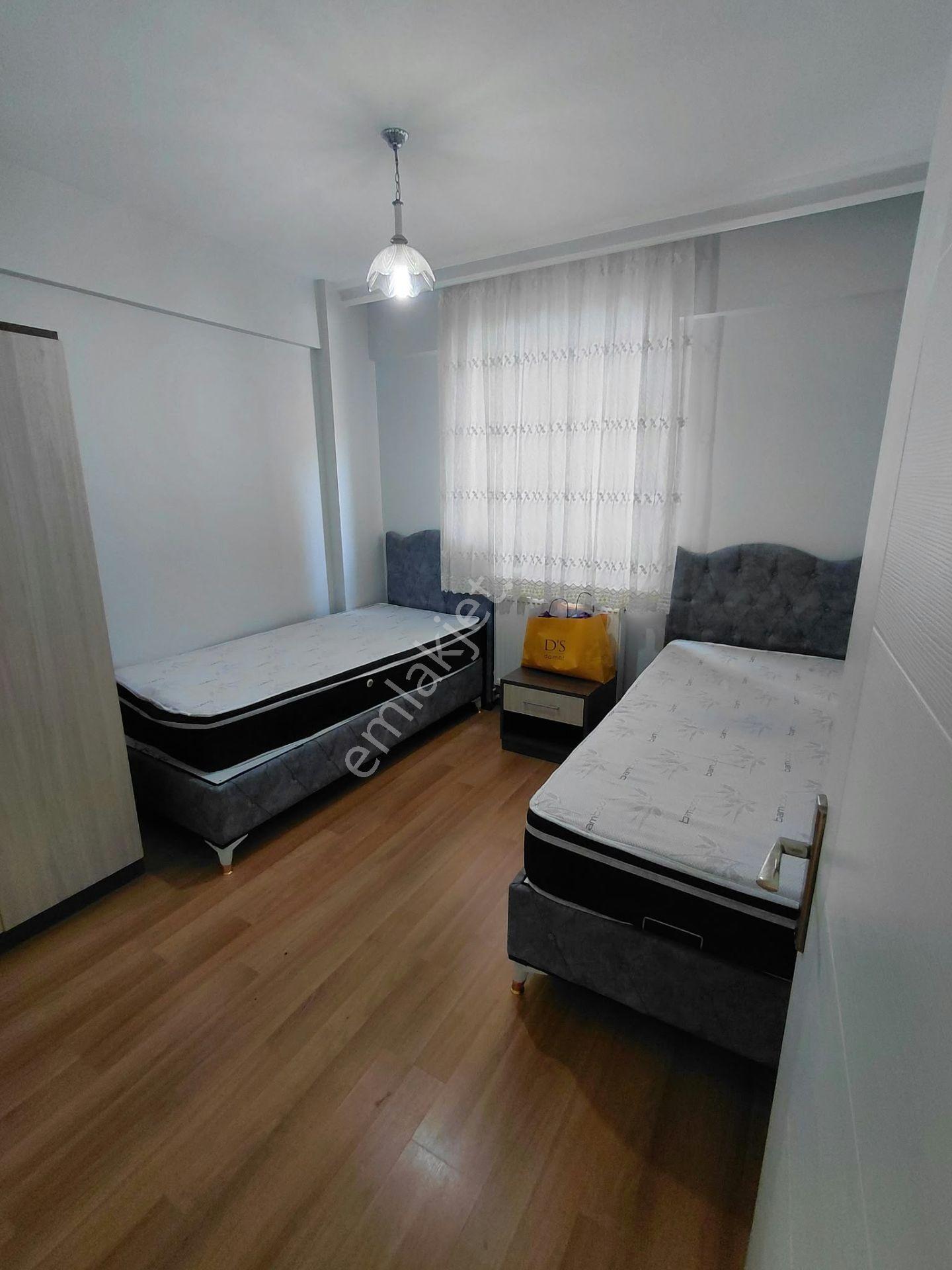 Erenler Mahallesi Balkonlu Geniş 1+1 62 M2 Daire — fotoğraf 4